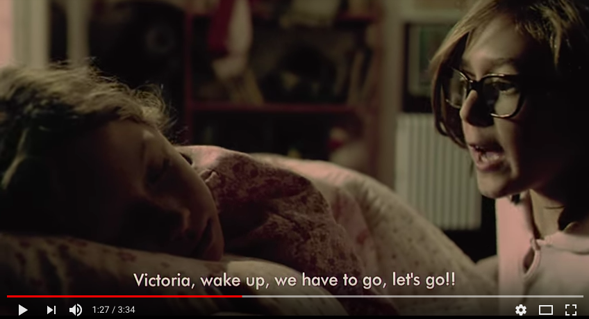 Screen Shot sort film Mama