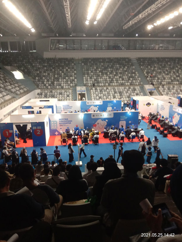 Vaksin pertama istora gbk